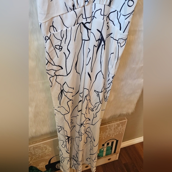 Shein Elegant White and Black Patterned Jumpsuit (NWOT) - Picture 6 of 8